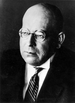 Oswald Spengler - Bundesarchiv, Bild 183-R06610 / CC-BY-SA 3.0 [CC BY-SA 3.0 de (http://creativecommons.org/licenses/by-sa/3.0/de/deed.en)], via Wikimedia Commons